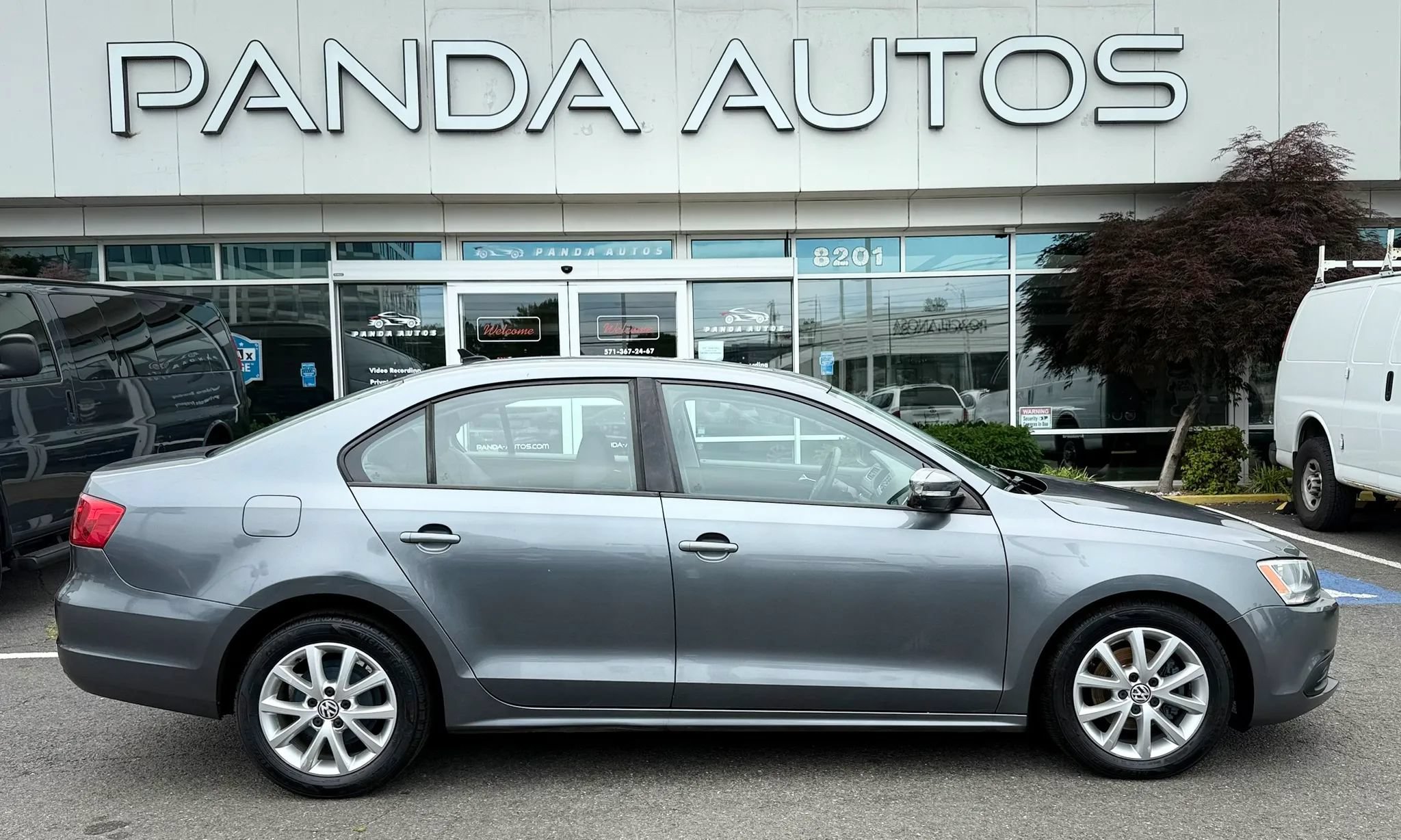 Used 2011 Volkswagen Jetta SE FWD image 8