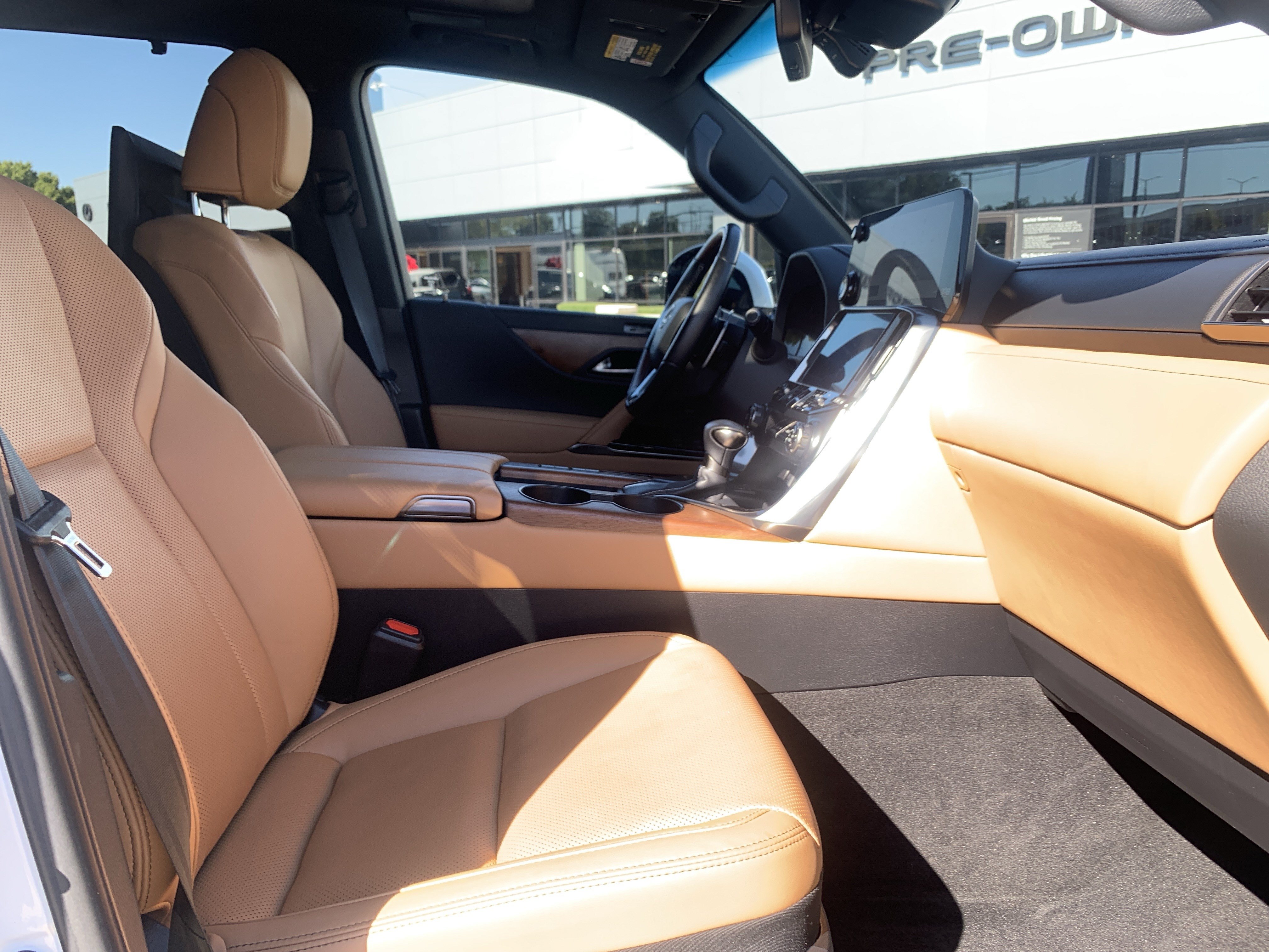 Used 2023 Lexus LX 600 4WD w/ Luxury Package image 35