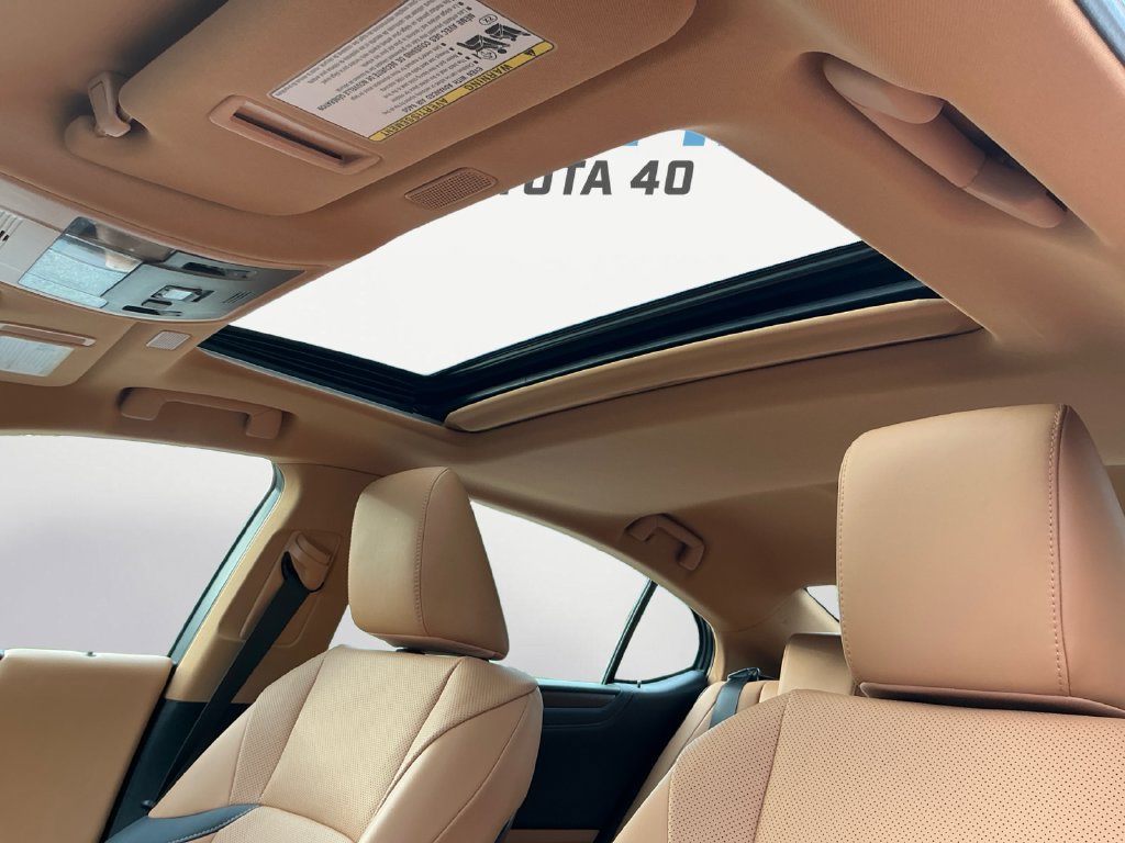 Used 2023 Lexus ES 300h w/ Premium Package FWD image 9