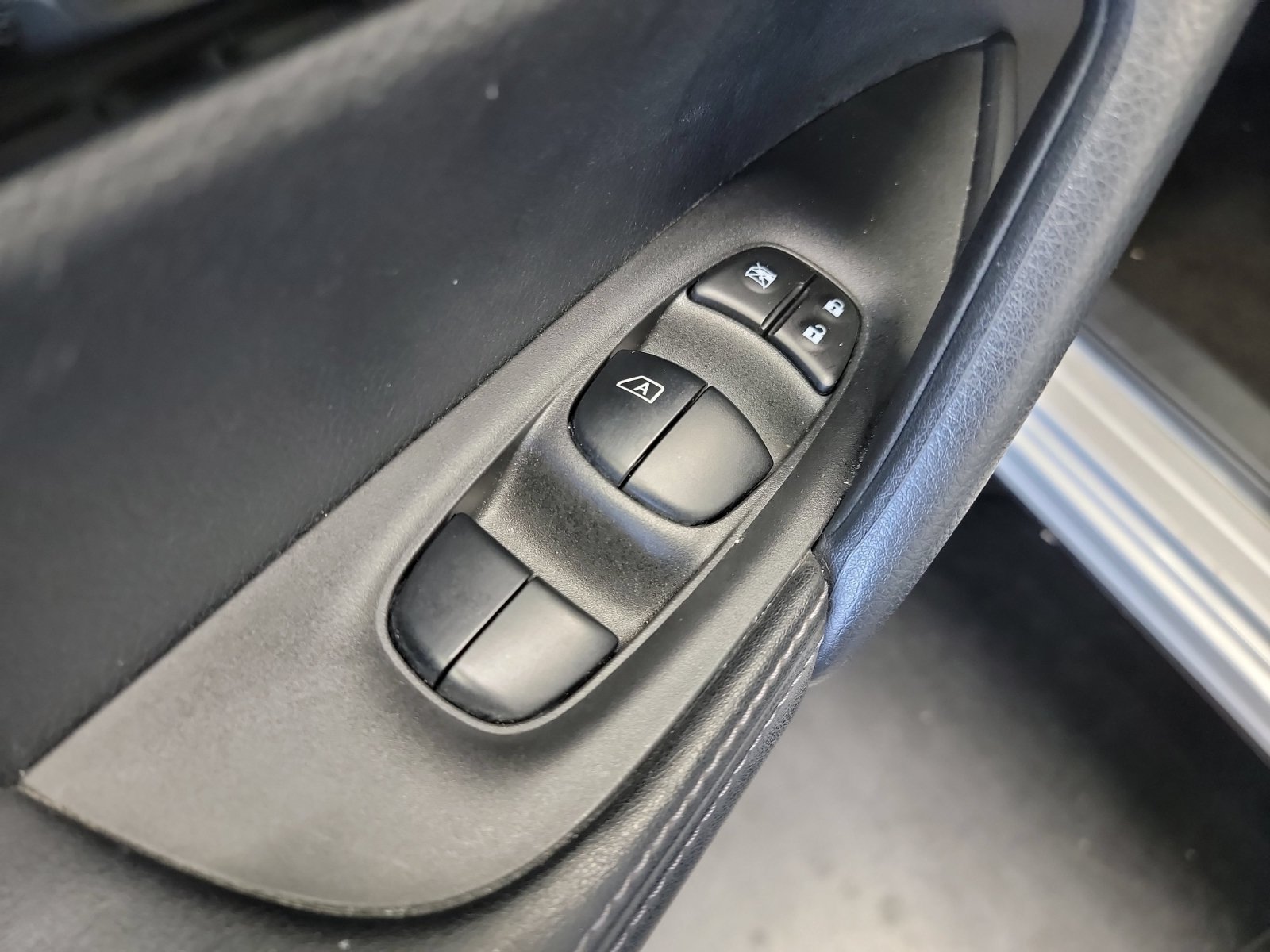 Used 2021 Nissan Rogue Sport SV FWD image 14