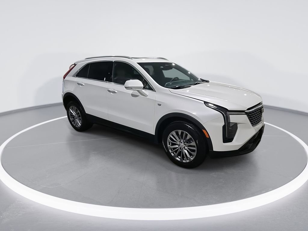 Used 2024 Cadillac XT4 Premium Luxury image 2
