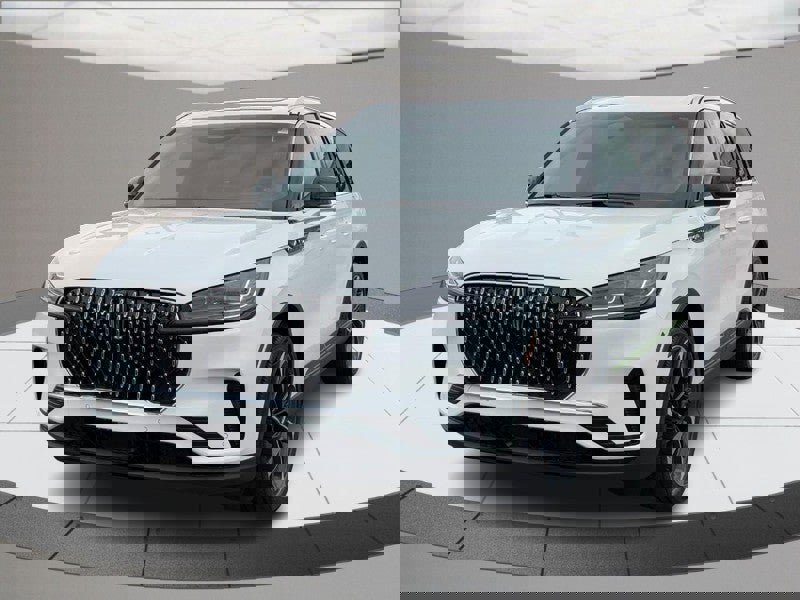 Used 2025 Lincoln Aviator Reserve w/ Equipment Group 201A image 8