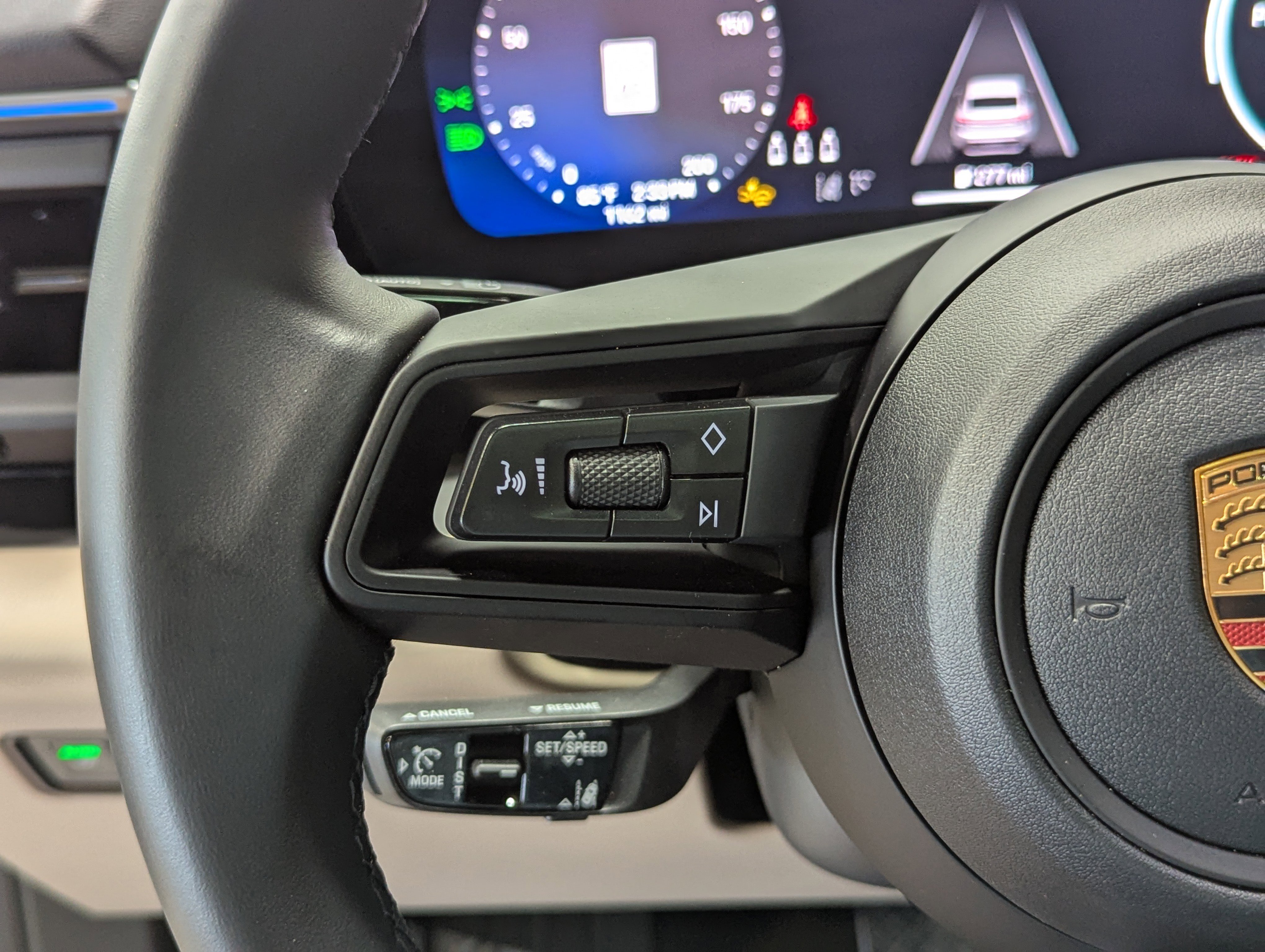 Certified 2025 Porsche Macan 4 Electric image 37