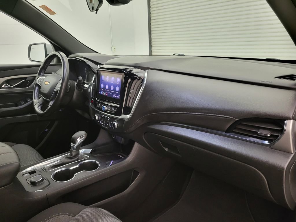 Used 2022 Chevrolet Traverse LT image 39