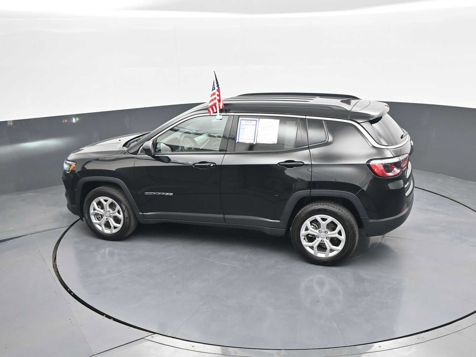 Used 2024 Jeep Compass Latitude AWD/4WD image 28