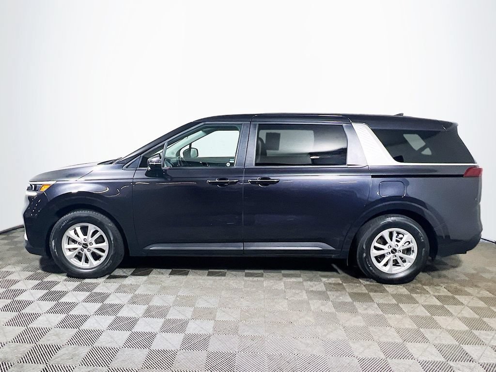 Used 2024 Kia Carnival LX FWD image 4