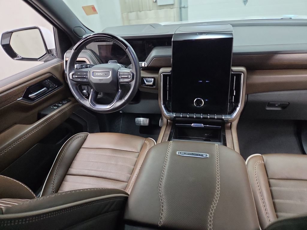 Used 2025 GMC Yukon XL Denali Ultimate AWD/4WD image 15