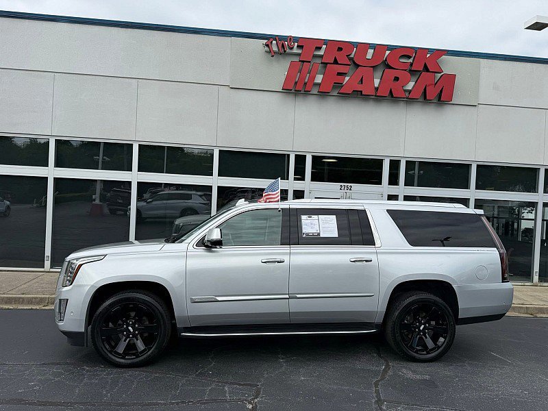 Used 2020 Cadillac Escalade ESV Luxury AWD/4WD image 2