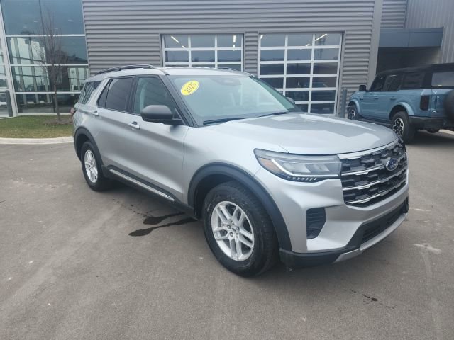 Used 2025 Ford Explorer Active image 3