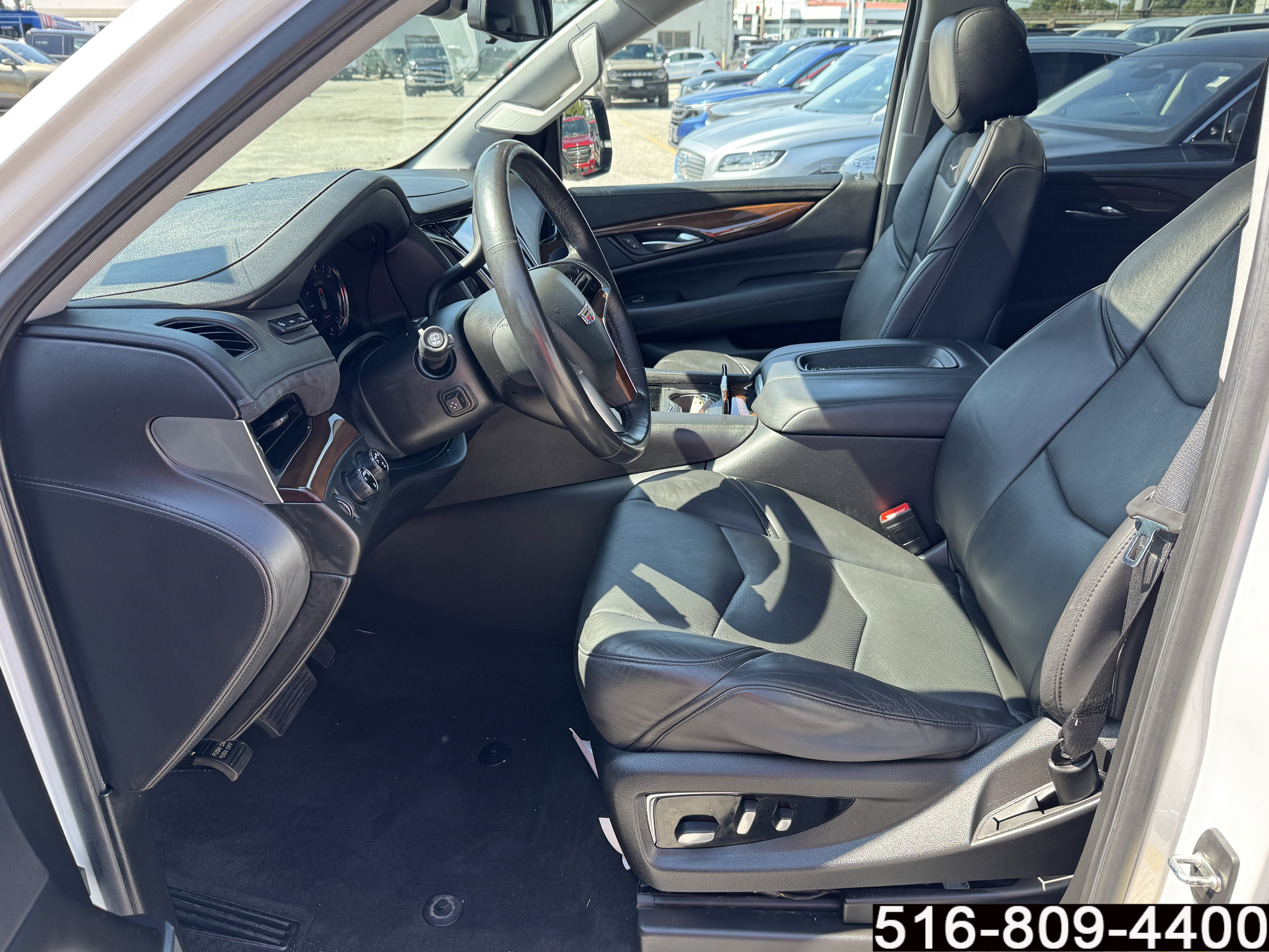 Used 2020 Cadillac Escalade Luxury AWD/4WD image 27