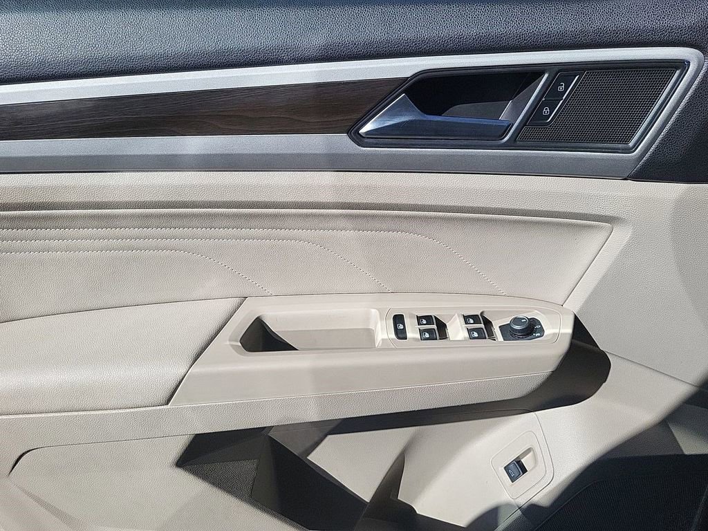 Used 2022 Volkswagen Atlas SE w/ Panoramic Sunroof Package AWD/4WD image 28