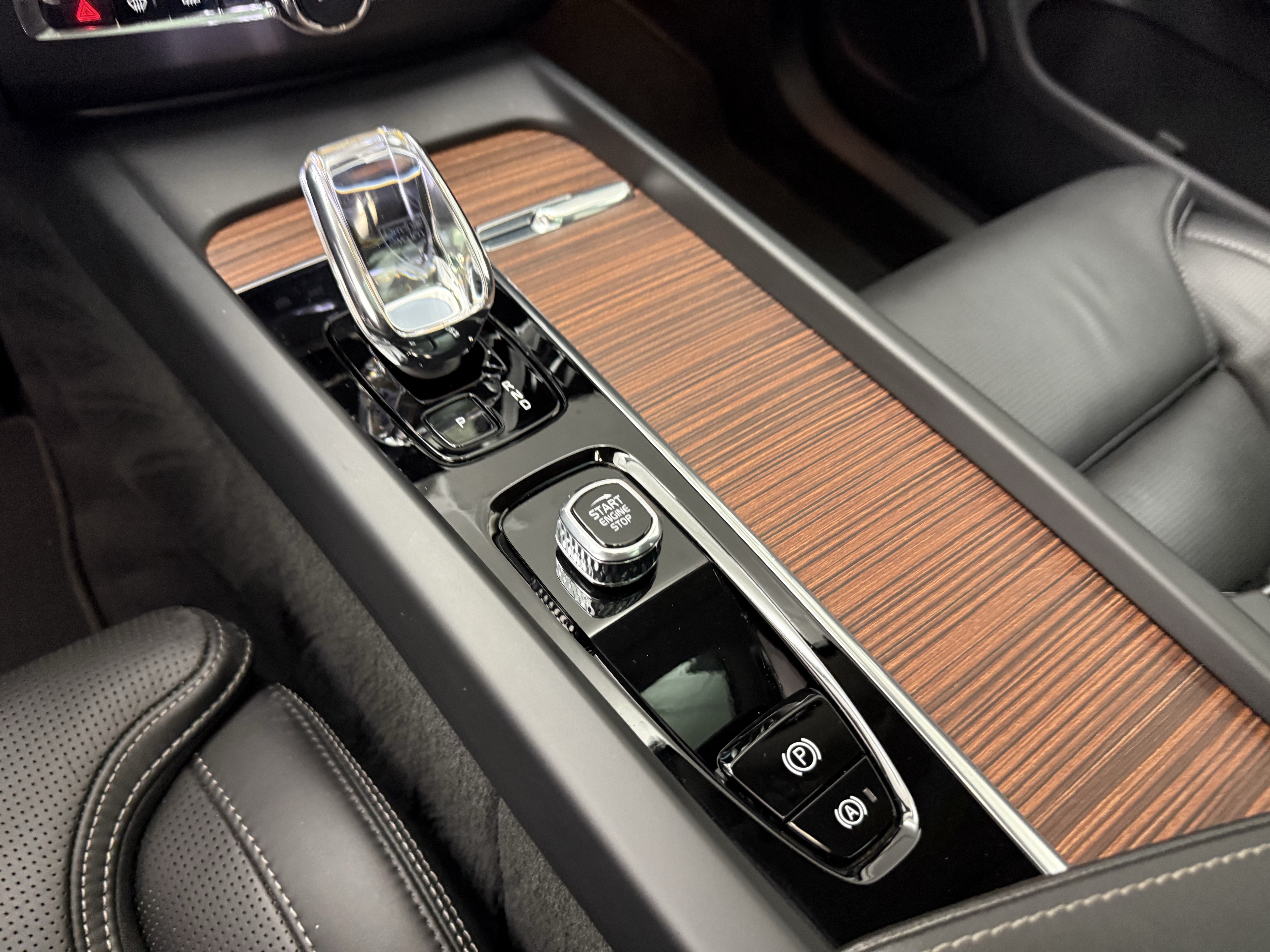 Certified 2023 Volvo XC60 B5 Ultimate AWD/4WD image 19
