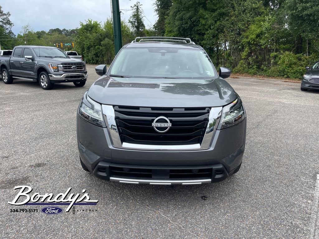 Used 2024 Nissan Pathfinder SL w/ SL Premium Package image 2