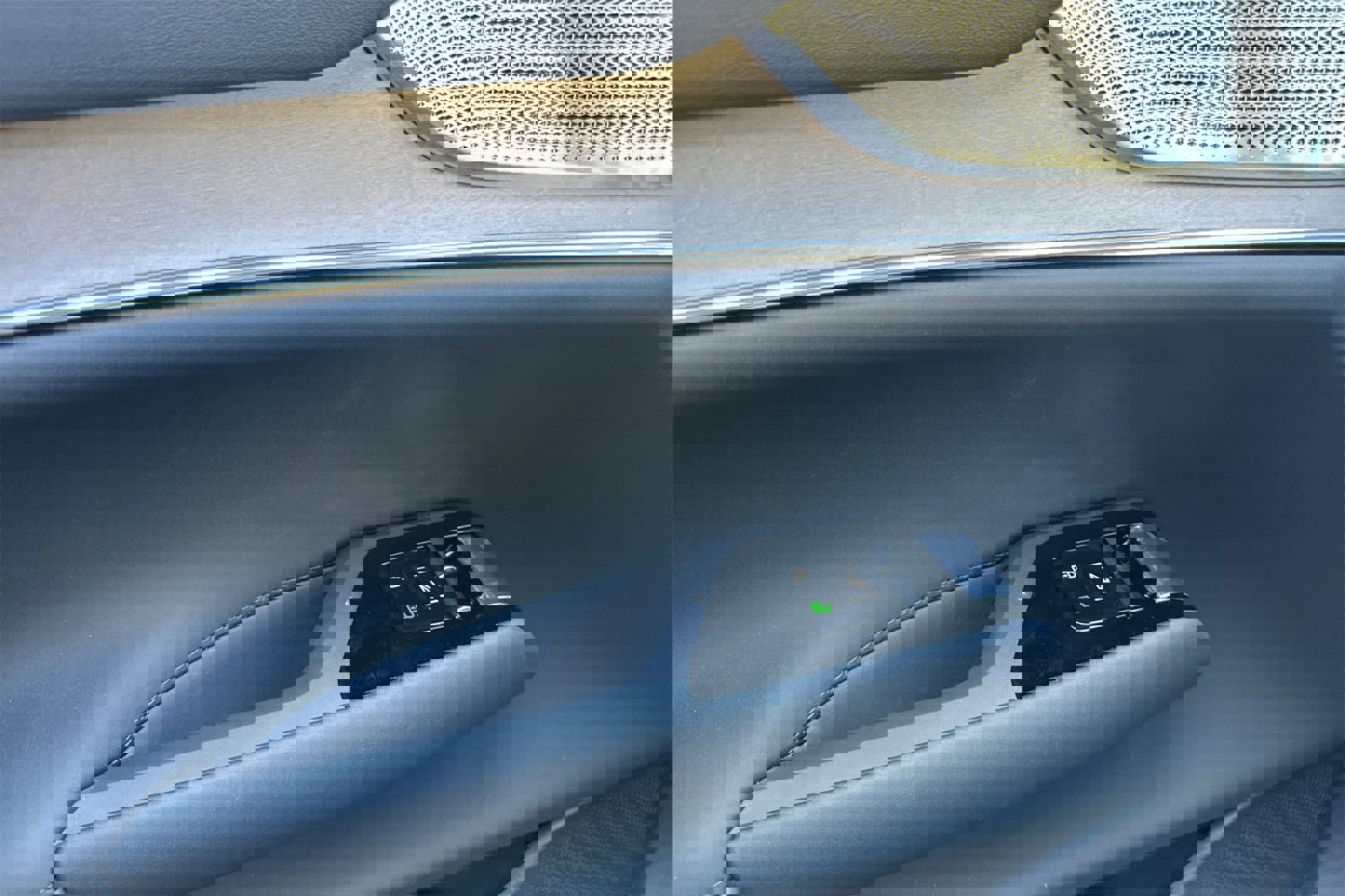 Used 2025 Volvo EX90 Ultra image 13