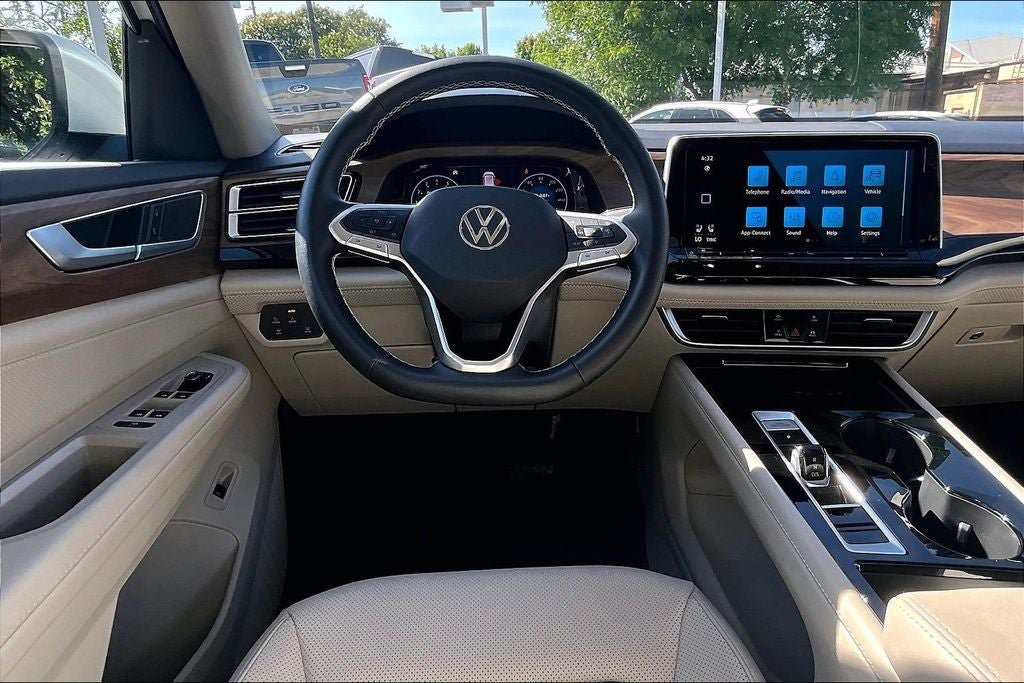 Certified 2026 Volkswagen Atlas SE w/ Panoramic Sunroof Package FWD image 4