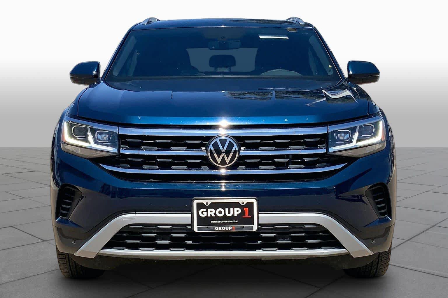 Used 2023 Volkswagen Atlas Cross Sport SE w/ Panoramic Sunroof Package FWD image 4