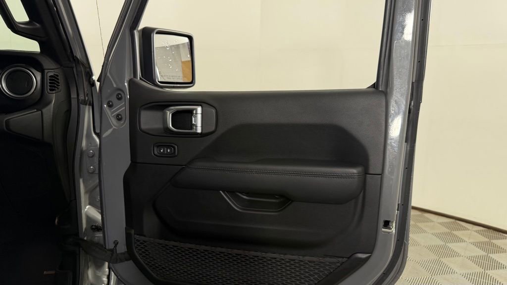 Used 2022 Jeep Wrangler Unlimited Sahara AWD/4WD image 33
