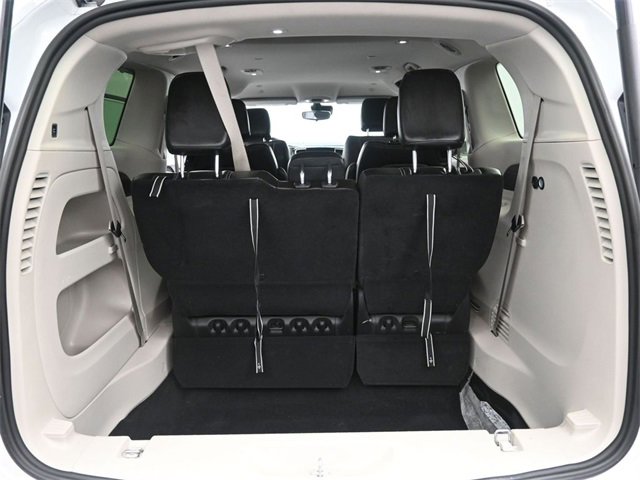 Used 2023 Chrysler Pacifica Touring-L image 10