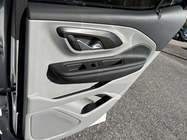 Used 2024 GMC Terrain SLE image 18