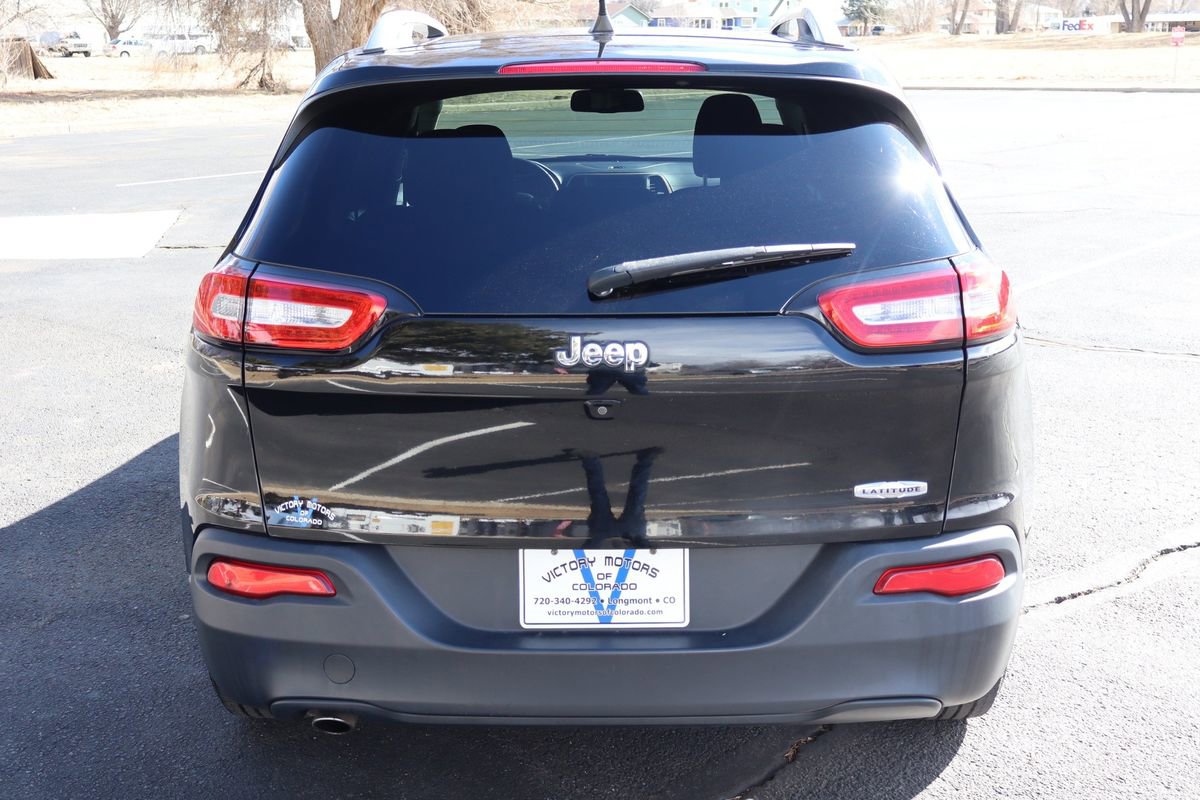 Used 2017 Jeep Cherokee Latitude FWD image 6