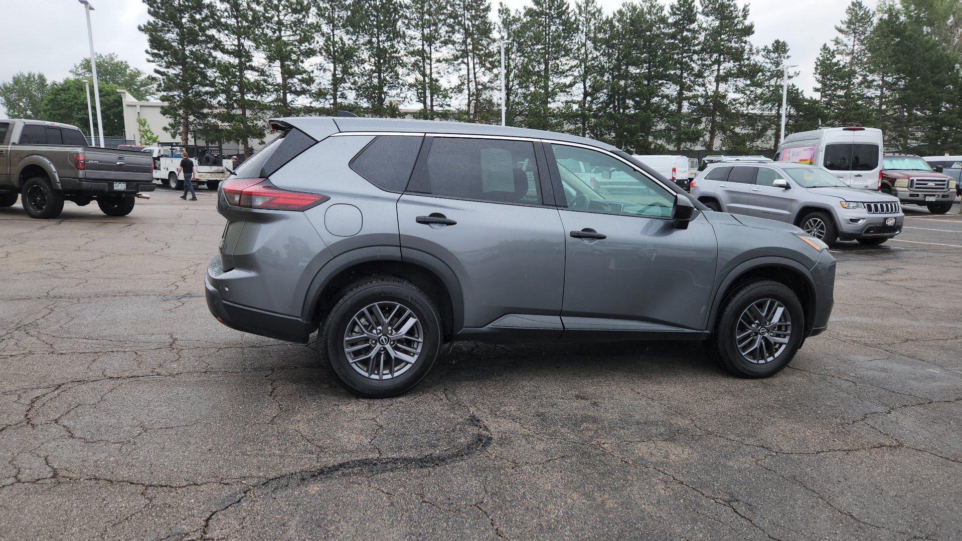 Used 2024 Nissan Rogue S AWD/4WD image 12