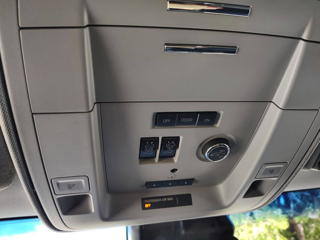 Used 2018 Chevrolet Tahoe LT image 32