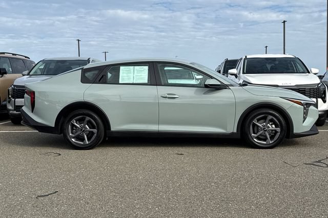 Certified 2025 Kia K4 FWD image 3