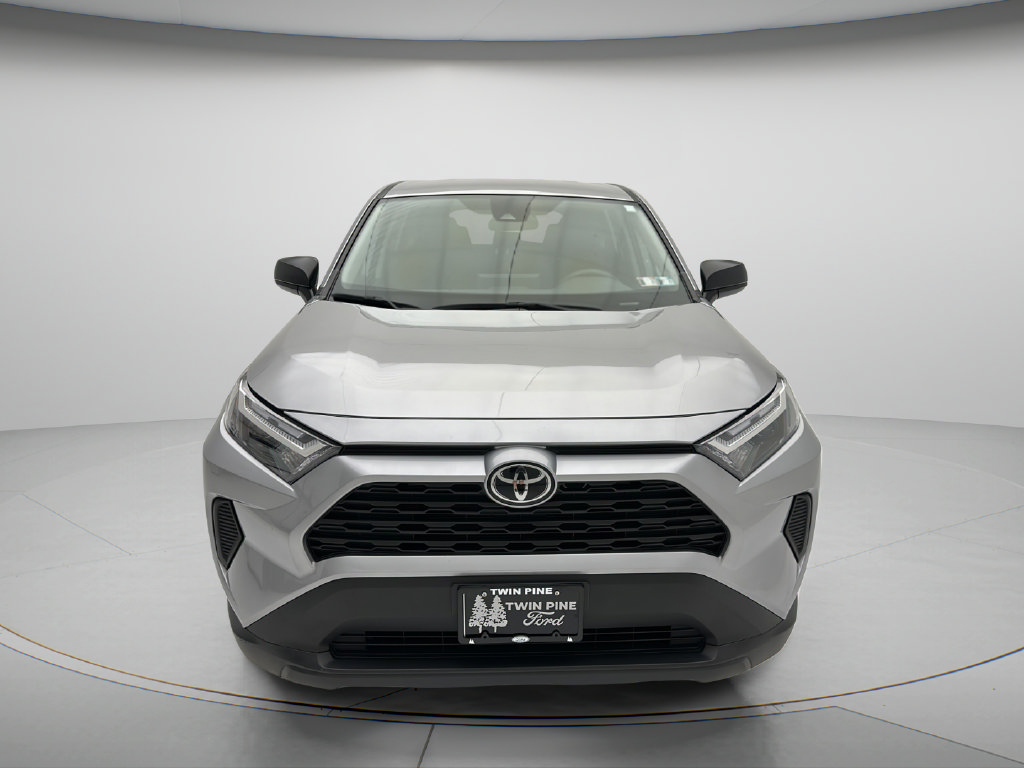 Used 2025 Toyota RAV4 LE AWD/4WD image 2