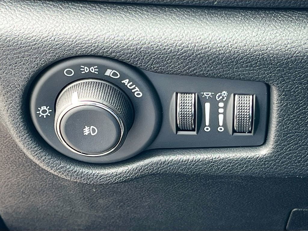 New 2026 Chrysler Pacifica Select FWD image 10