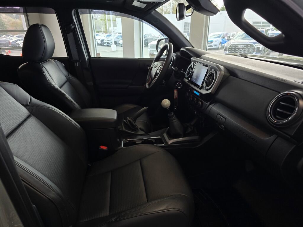 Used 2023 Toyota Tacoma TRD Off-Road w/ TRD Premium Off Road Package image 43