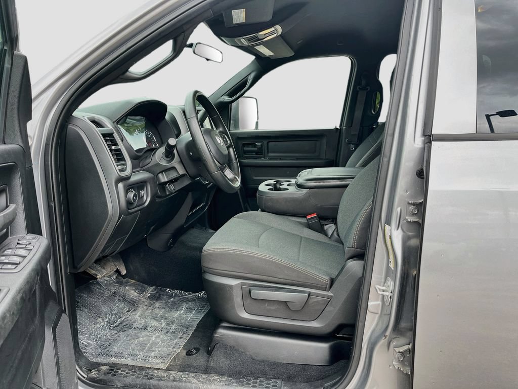 Used 2024 RAM 3500 Tradesman w/ Chrome Appearance Group AWD/4WD image 19