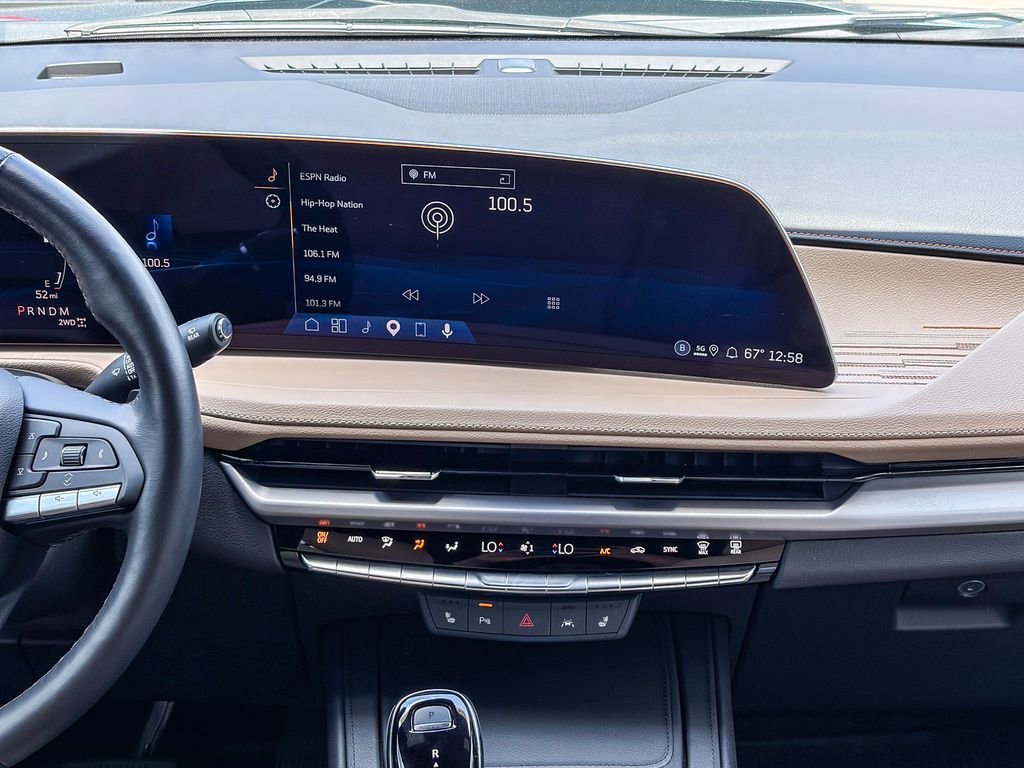 Used 2025 Cadillac XT4 Premium Luxury w/ Cold Weather Package AWD/4WD image 18