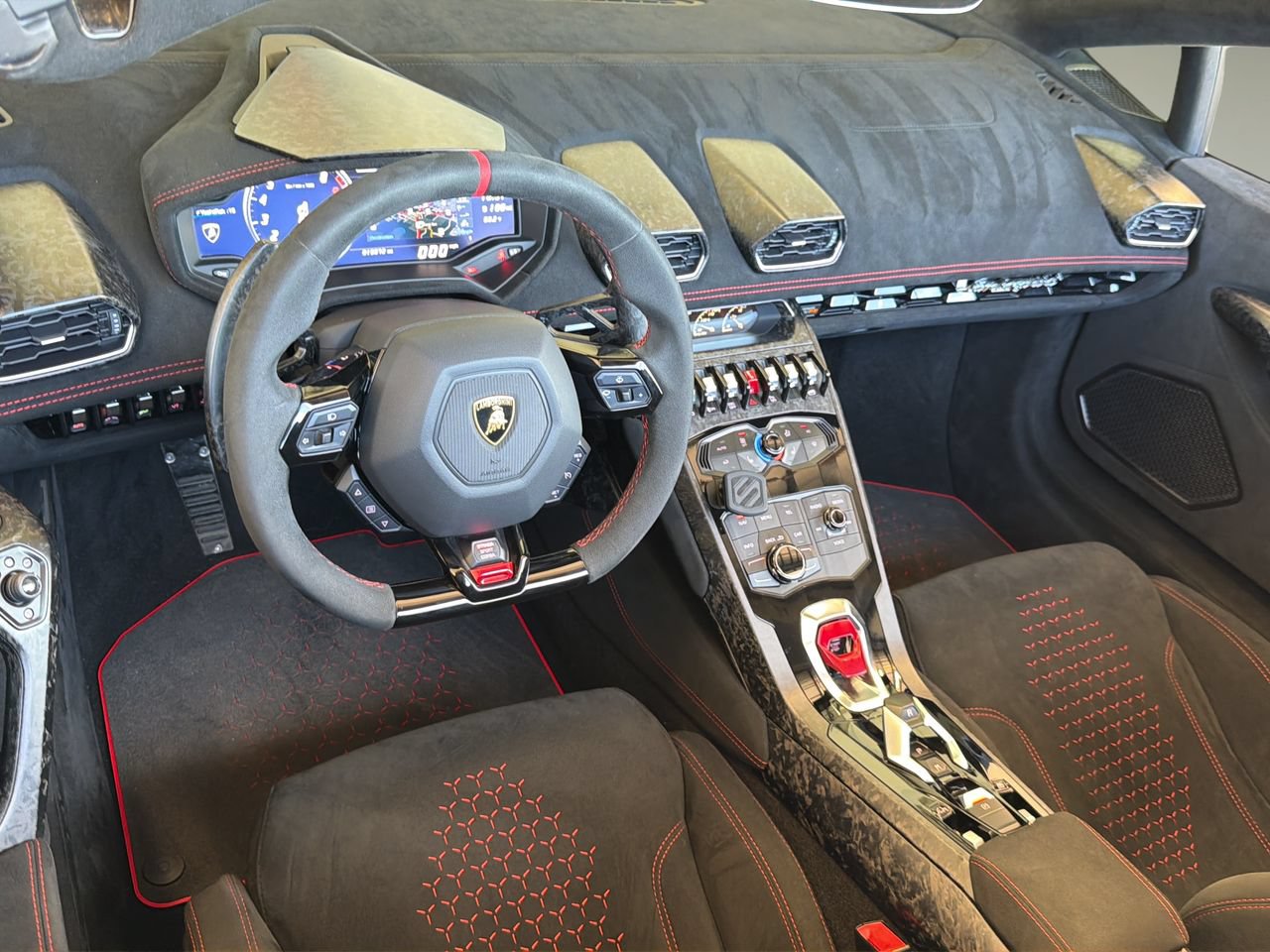 Used 2019 Lamborghini Huracan Performante AWD/4WD image 13