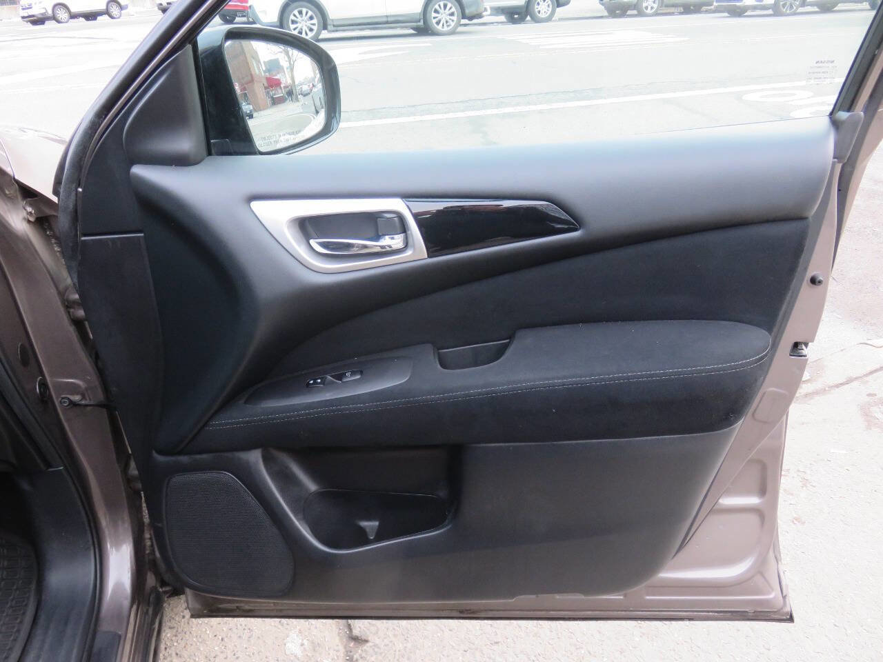 Used 2013 Nissan Pathfinder SV image 26