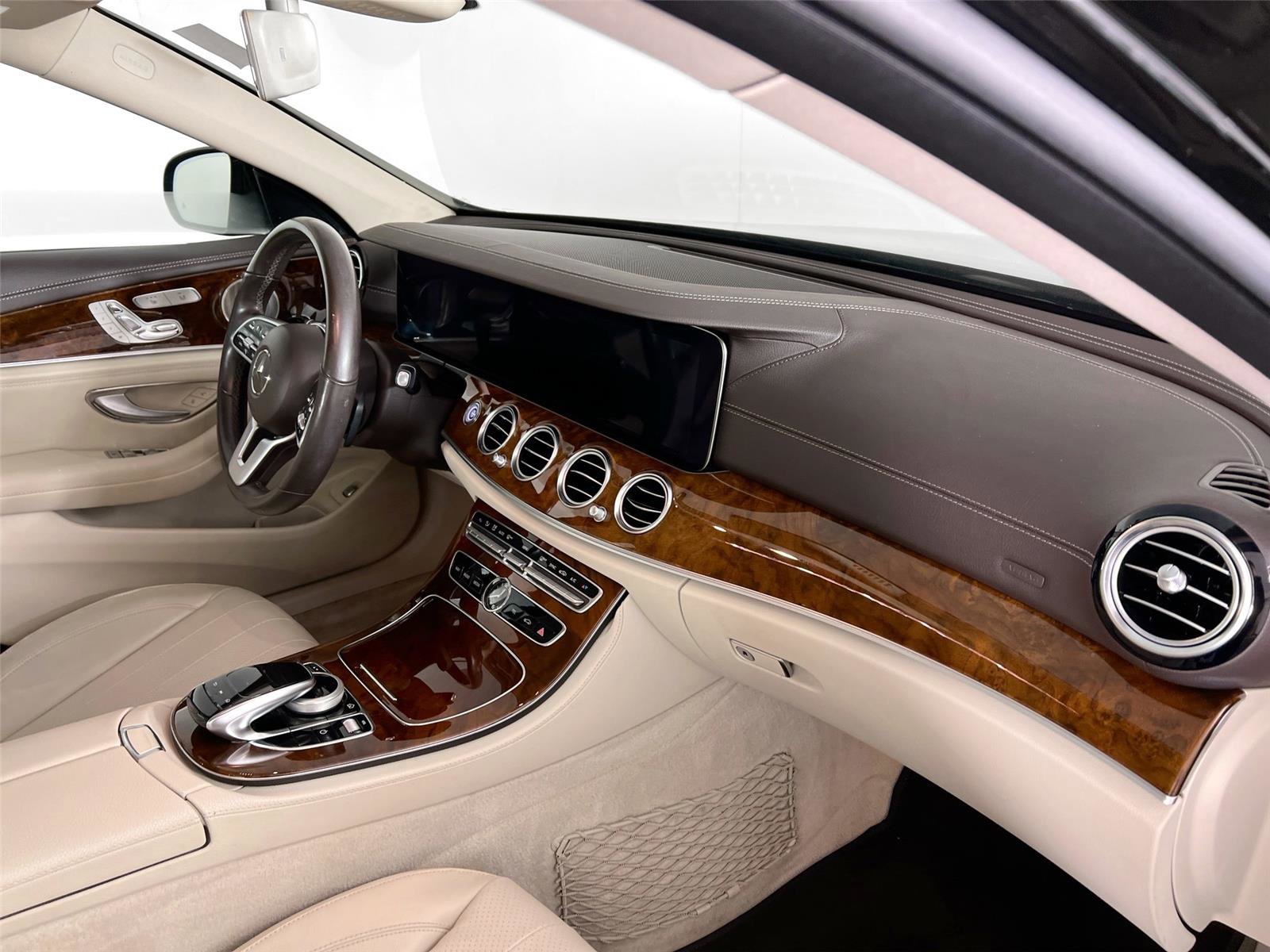 Certified 2019 Mercedes-Benz E 300 4MATIC image 29