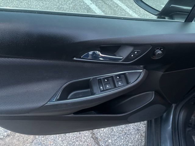 Used 2018 Chevrolet Cruze LT w/ Convenience Package FWD image 19