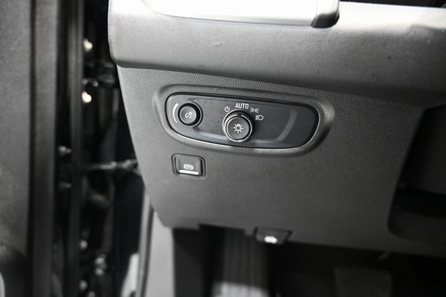 Used 2024 GMC Terrain SLE w/ Driver Convenience Package image 24