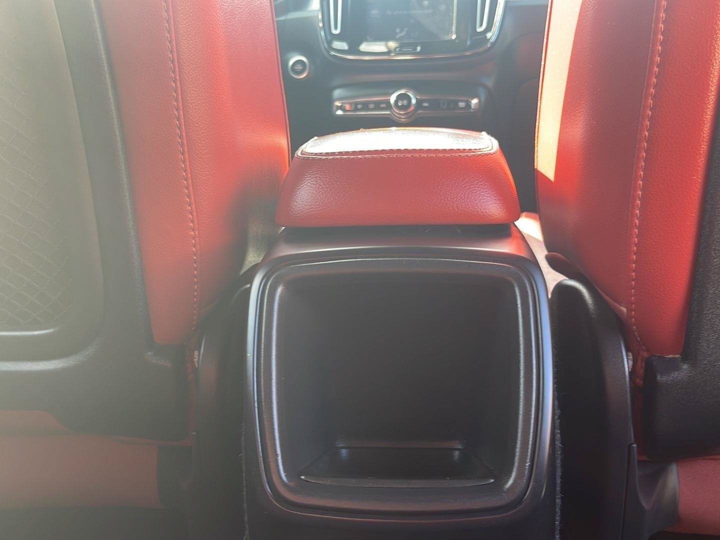 Used 2019 Volvo XC40 T5 Momentum AWD/4WD image 15