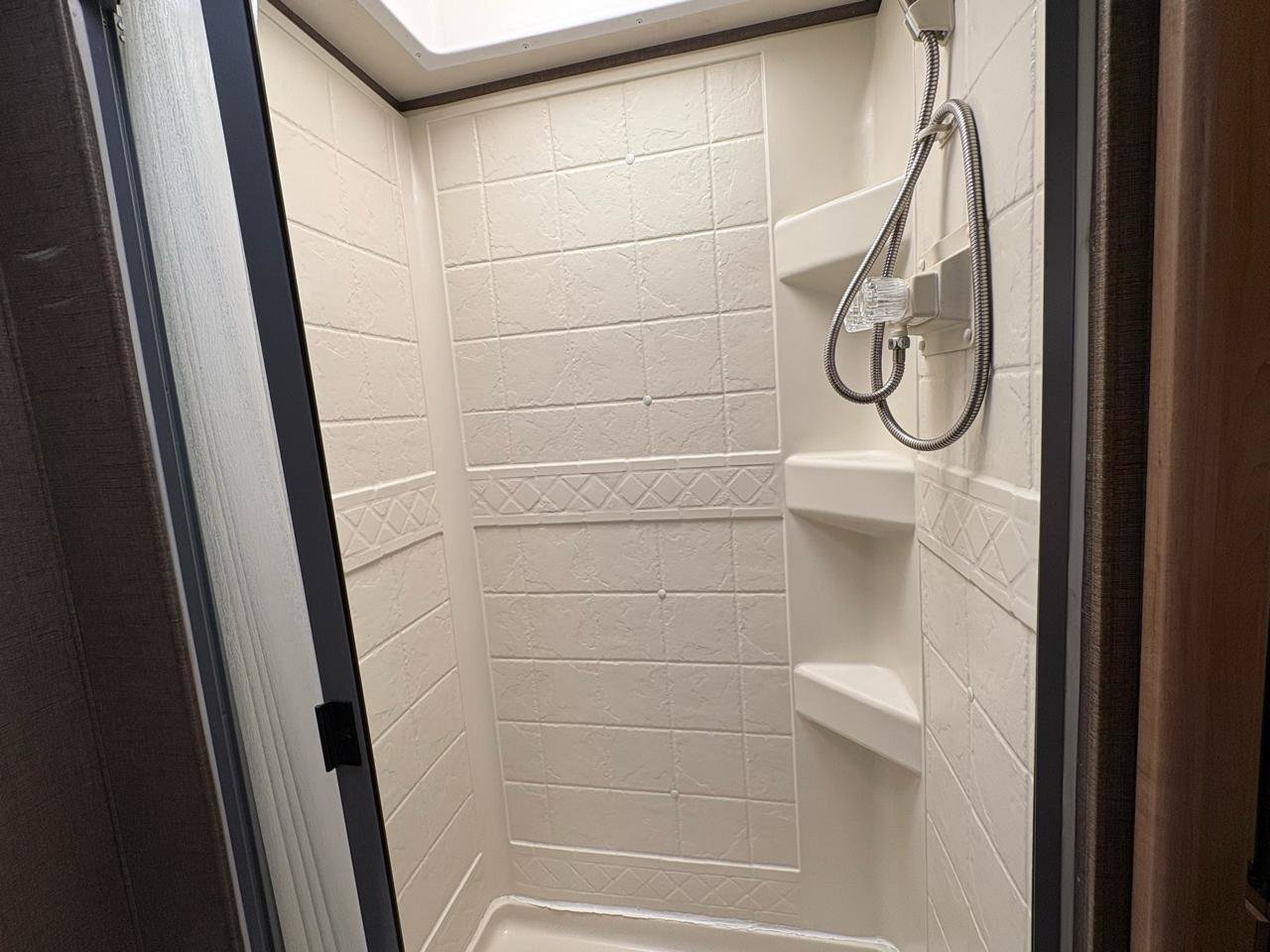 Used 2018 Ford E-450 and Econoline 450 Super Duty w/ Motorhome Prep Package RWD image 83