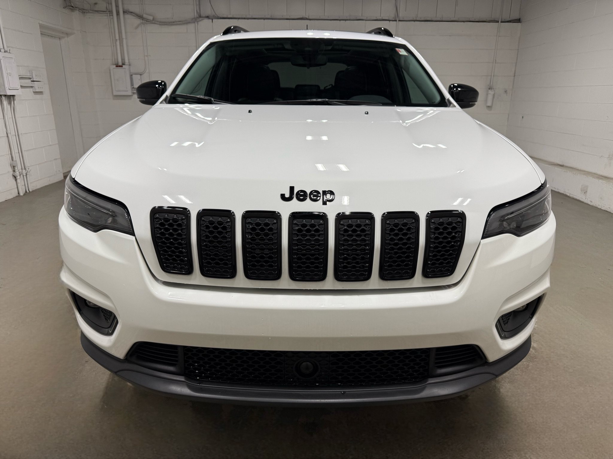 Used 2022 Jeep Cherokee Latitude w/ Sun & Sound Group AWD/4WD image 2