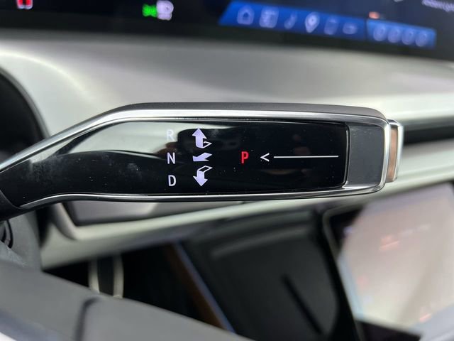 Used 2026 Cadillac Vistiq Sport image 16