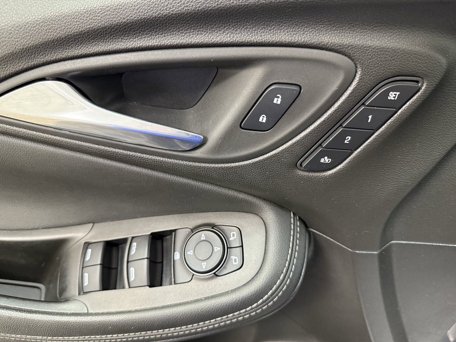 Used 2022 Buick Encore GX Essence image 8