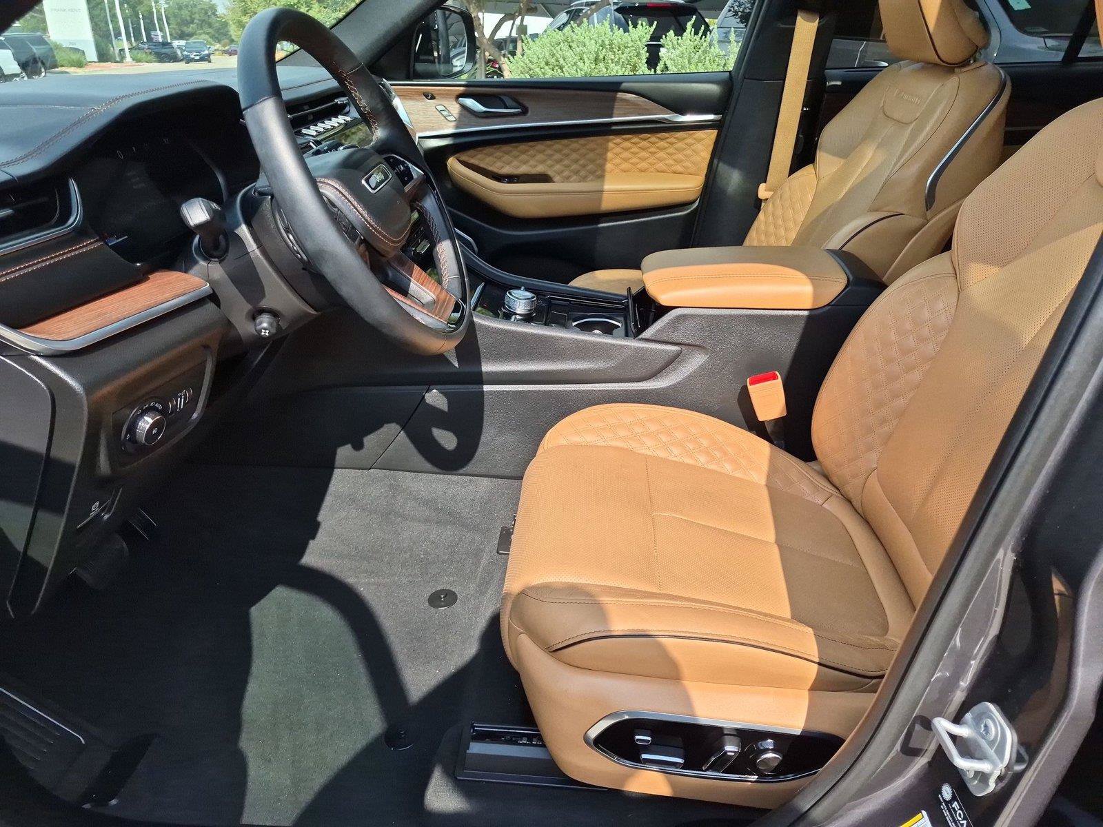 Used 2025 Jeep Grand Cherokee Summit w/ Adv Protech Group IV AWD/4WD image 11