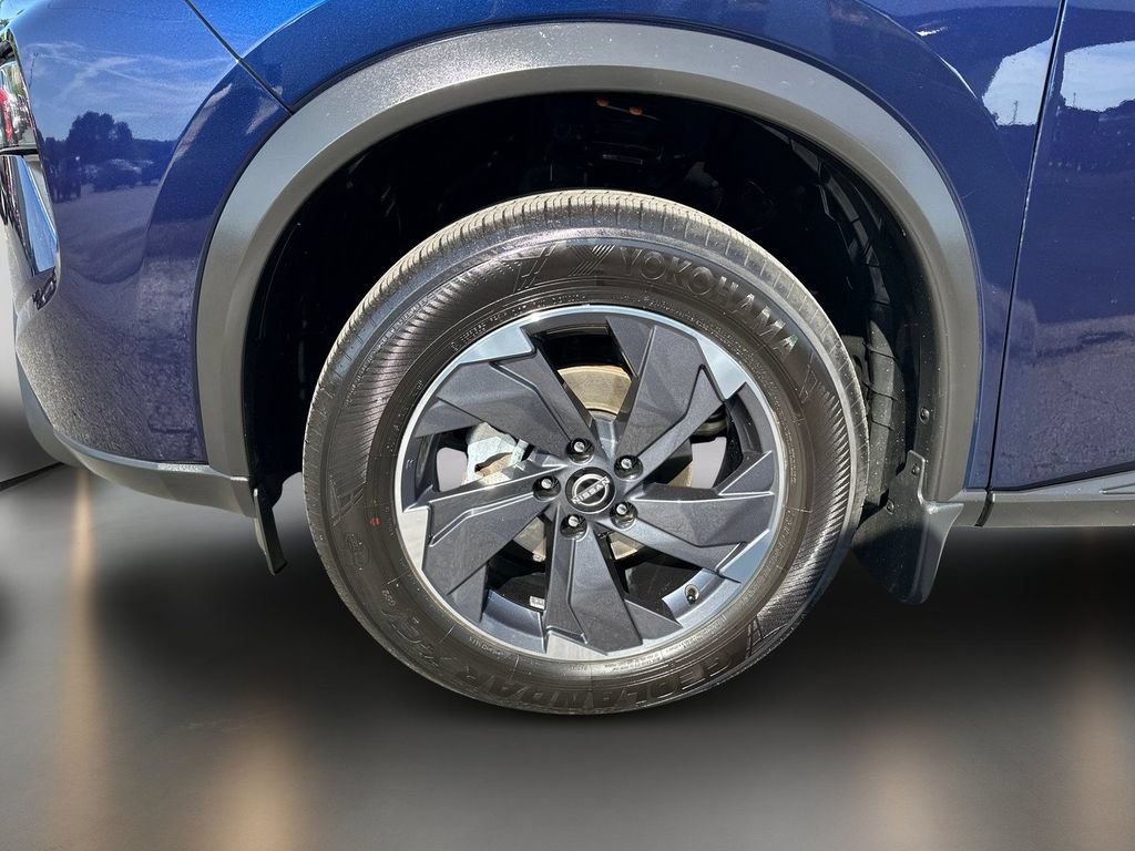 Used 2025 Nissan Rogue SV w/ SV Premium Package FWD image 10