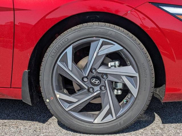 Certified 2025 Hyundai Elantra SEL FWD image 10