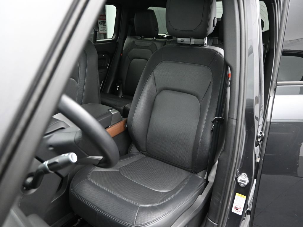 Used 2023 Land Rover Defender 130 X-Dynamic SE image 10
