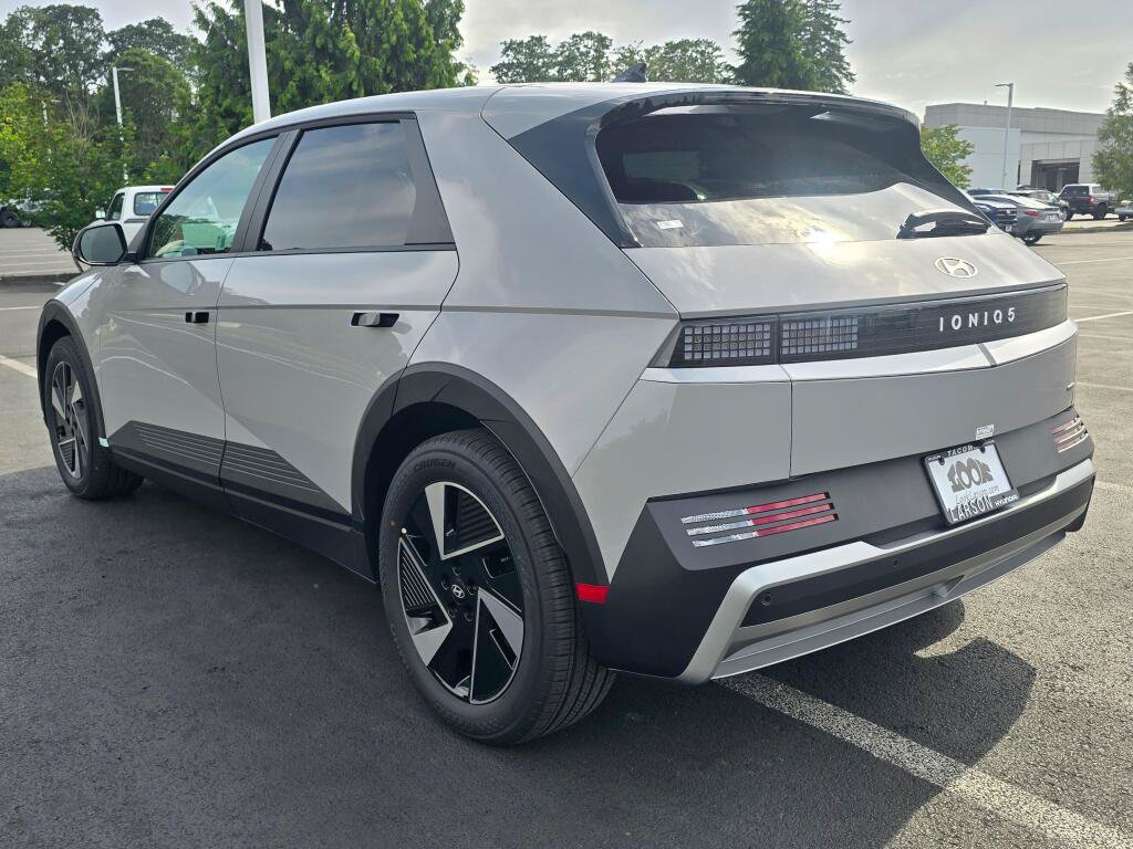 New 2025 Hyundai Ioniq 5 SE AWD/4WD image 4
