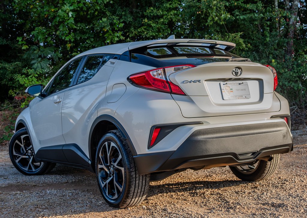 Used 2018 Toyota C-HR XLE FWD image 3