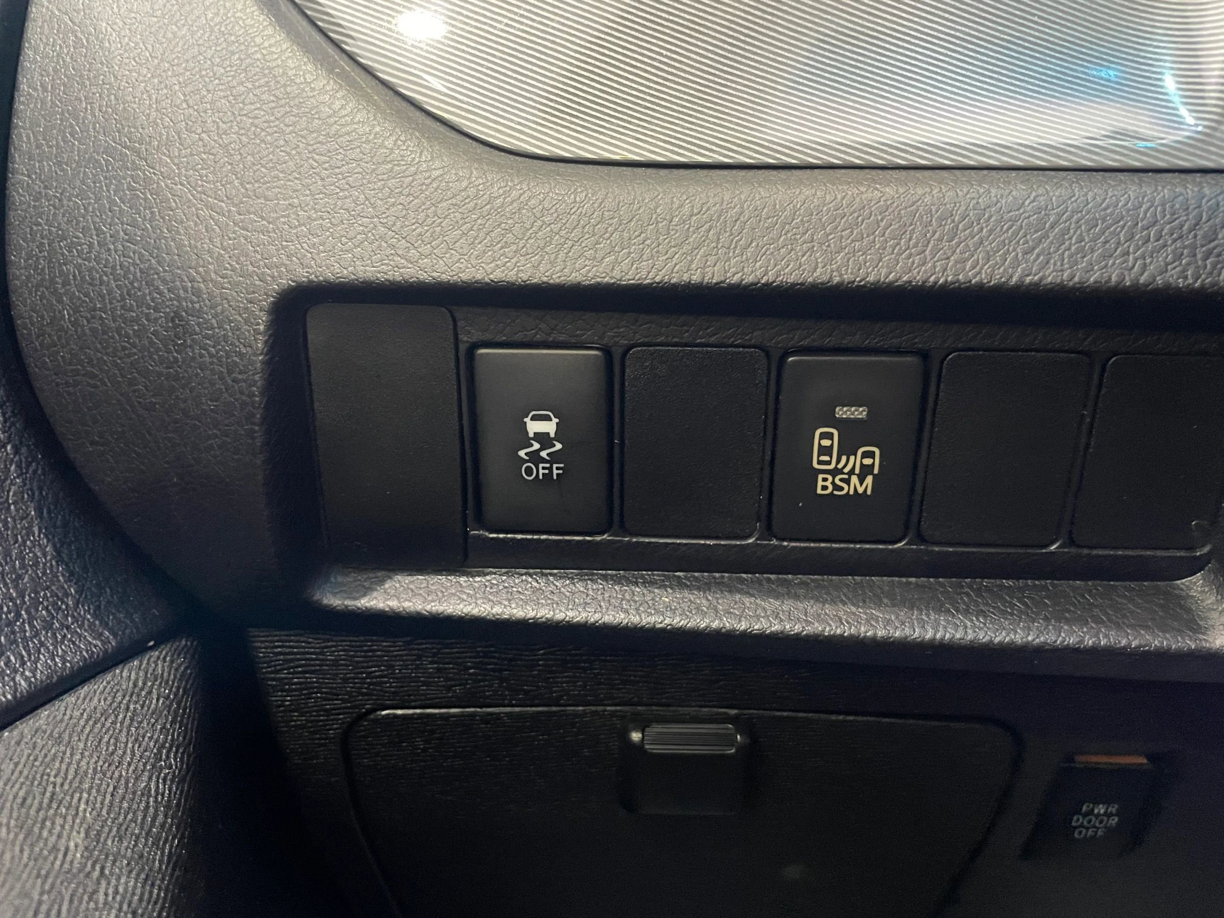 Used 2015 Toyota Sienna SE Premium image 9