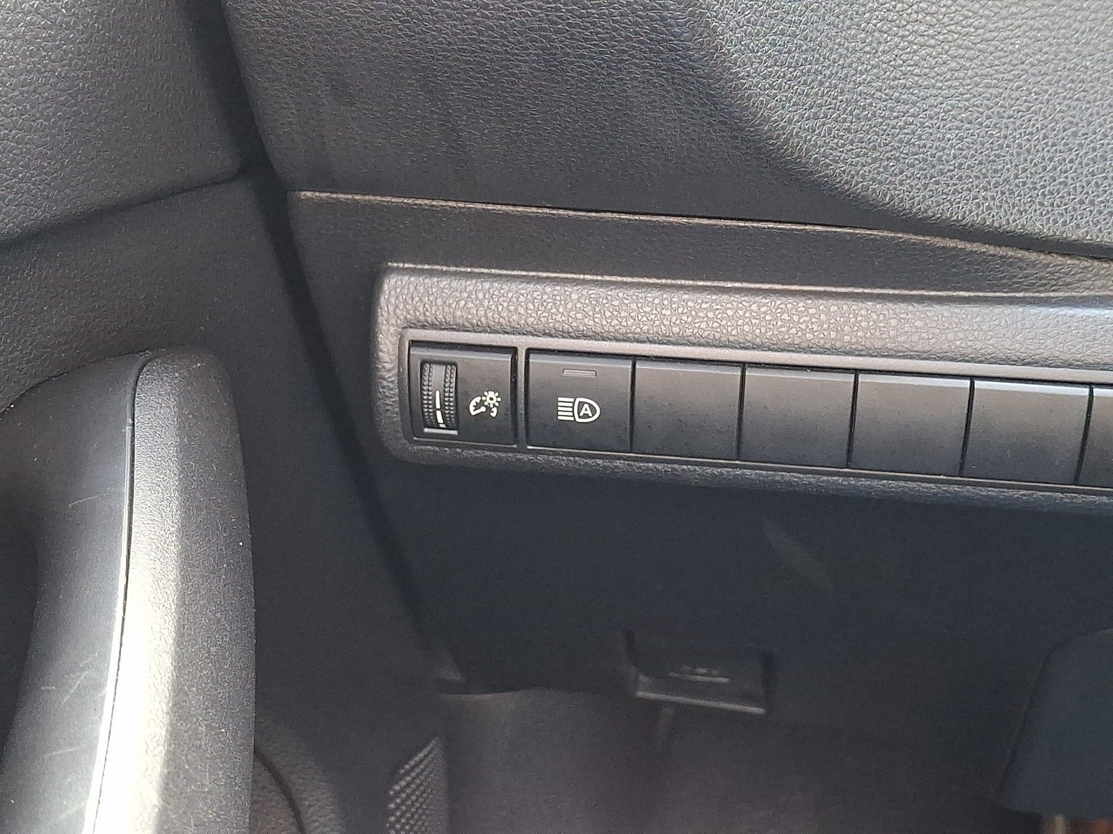 Used 2025 Toyota Corolla LE FWD image 25